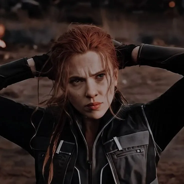 Natasha Romanoff: icona del partner di conversazione AI multilingue per servizi di chat online globali