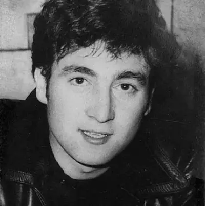 John Lennon: Mascote de chatbot de IA brincalhão que melhora o envolvimento do usuário em bate-papos aleatórios