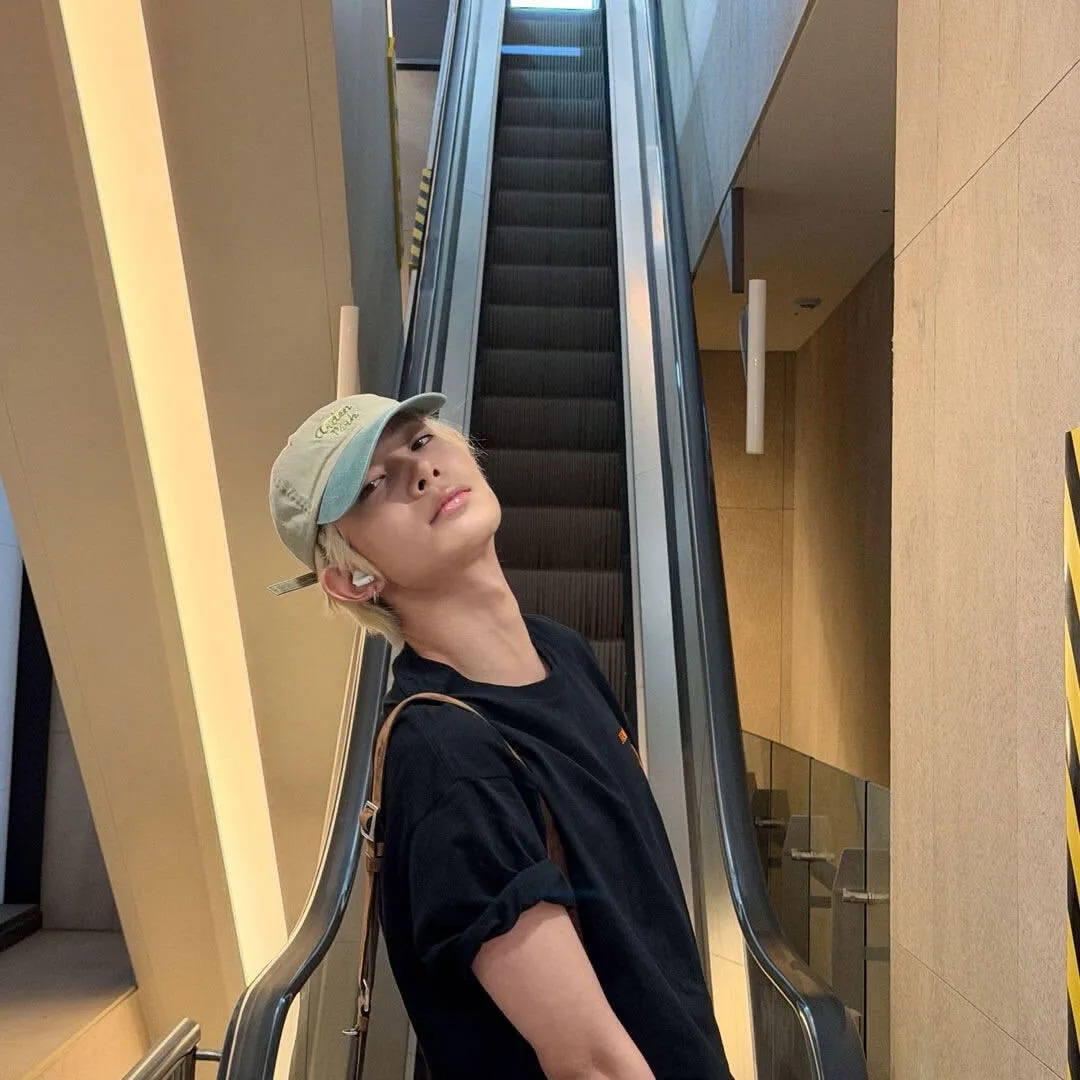 AI character Heeseung's avatar for roleplay and 1v1 chat services