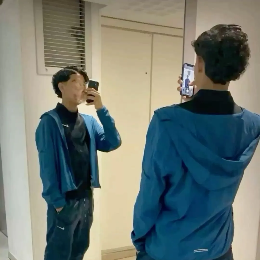 Aymen: Ícone de parceiro de conversação de IA multilíngue para serviços globais de bate-papo online