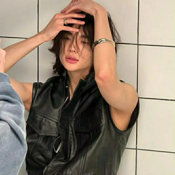 Hwang Hyunjin's deepbrain ai-inspired avatar with smart virtual companion features