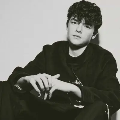 Owen Cooper: Seni karakter roleplay AI bertema fantasi untuk penceritaan yang imersif