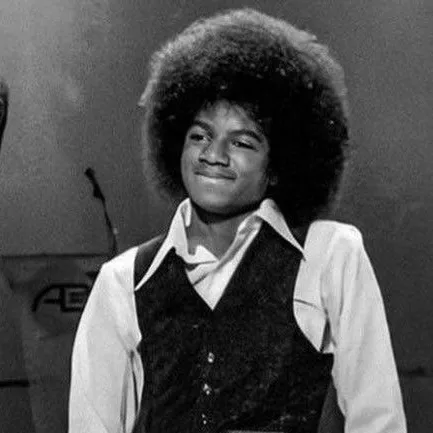 MICHAEL JACKSON - THE JACKSONS DÖNEMİ: Derin sohbetler için duygusal zekaya sahip yapay zekalı arkadaş portresi