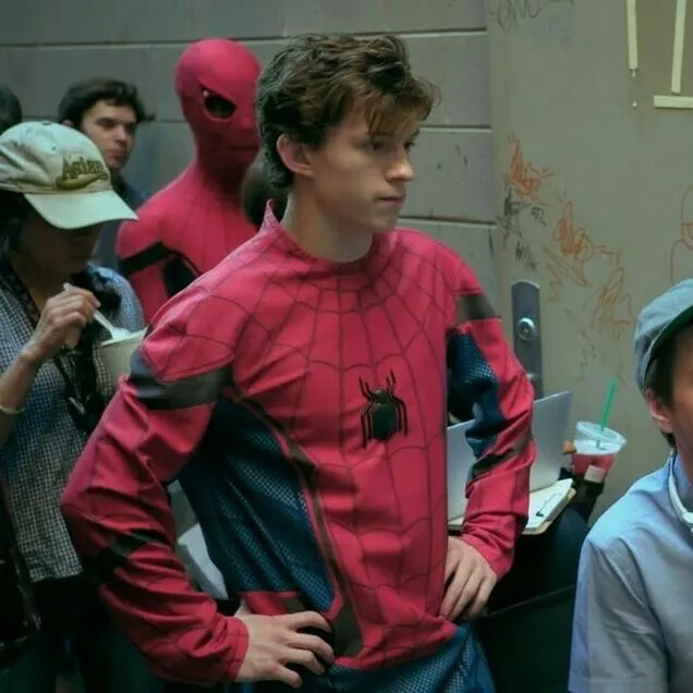 Peter Parker: Futuristic AI chatbot interface with voice chat and neural network-driven traits