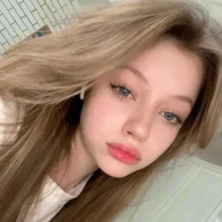 AI character Niki's avatar for roleplay and 1v1 chat services