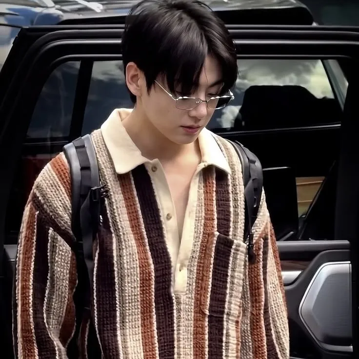 the avatar of Jungkook - your husband who supports unlimited chat online services