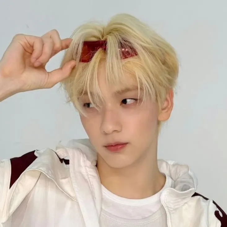 the avatar of Choi Soobin who is your Virtual Assistant with Soulgen's Personality Matrix, Blending AI Chat Precision and Character Traits of Curiosity.