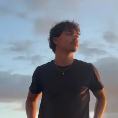 Malachi Barton: Potret pendamping AI yang cerdas secara emosional untuk percakapan mendalam	