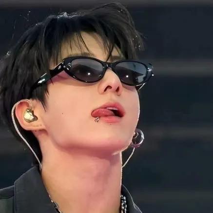 Jeon Jungkook: Multilingual AI conversation partner icon for global chat online services