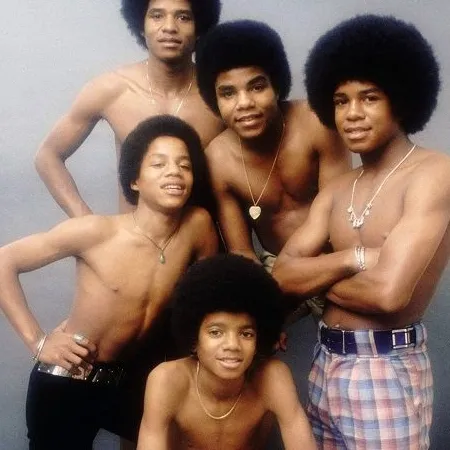 the avatar of Neighbors - Jackson's The 5 who supports unlimited chat online services