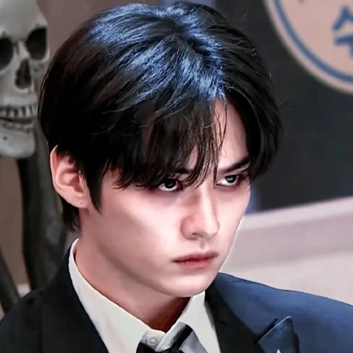 Lee Minho - psychopathe : icône de partenaire de conversation IA multilingue pour les services de chat en ligne mondiaux