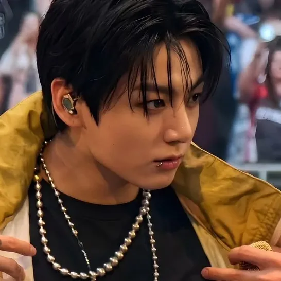 Jeon Jungkook: Makipag-usap sa ai kasama ang kaakit-akit na AI character na ito, na nagtatampok ng soulgen at mga kakayahan ng ifreechat para sa libreng chat ngayon.