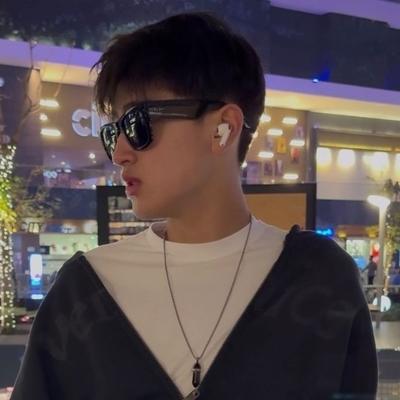 케네스 라빌: 흥미진진한 채팅과 판타지 시나리오를 위한 창의적인 롤플레이 AI 캐릭터 아트