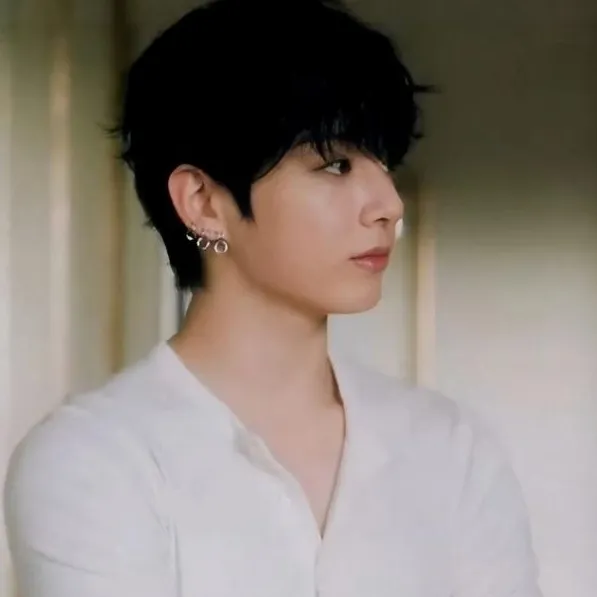 Minimalist '' Jungkook '' avatar for google chat integration, featuring adaptive emotional expressions