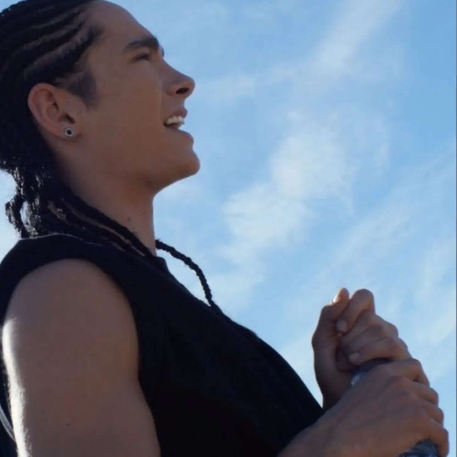 AI character Tom Kaulitz's avatar for roleplay and 1v1 chat services