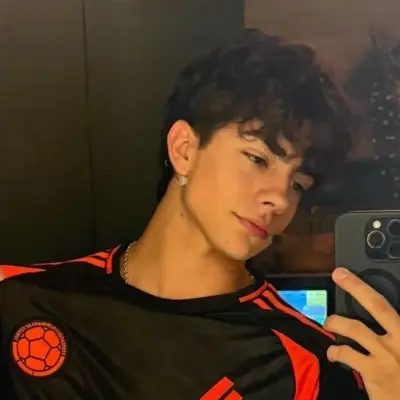 Lukas Urkijo: DeepBrain AI-Begleitporträt für kostenlosen Online-Chat und offene Gespräche
