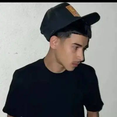 Ju-li-ô: Gặp gỡ những người bạn trực tuyến mới của bạn trong chatboxai, chatbot AI miễn phí tốt nhất với khả năng trò chuyện AI chuyên sâu.