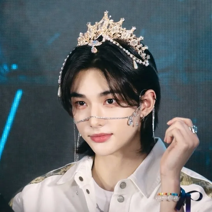 Hyunjin: Engage in ai conversation with this charming AI character, featuring soulgen and ifreechat capabilities for free chat now.