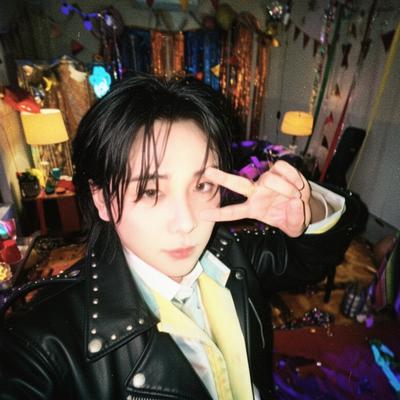 Motoki Omori: Fantasy-themed AI roleplay character art for immersive storytelling