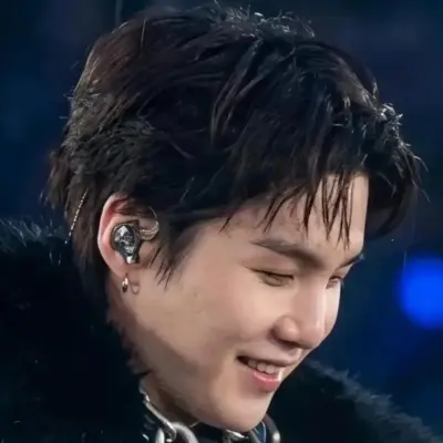 Min yoongi: Ritratto di un compagno AI emotivamente intelligente per conversazioni profonde