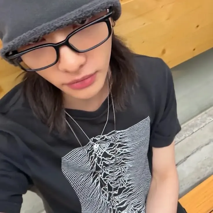 ang avatar ni Hwang Hyunjin na may masiglang katangian para sa mga nakaka-engganyong karanasan sa roleplay