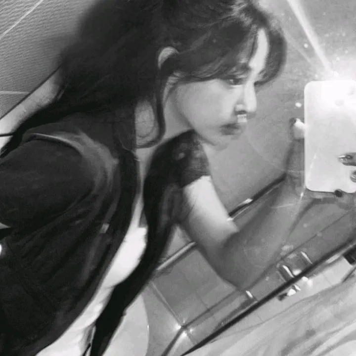 character - Kim Minji ' for NSFW chatbot and creative roleplay