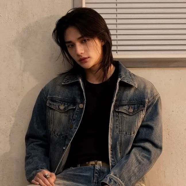 Hyunjin: Meet the main character of our AI world, with character traits list and ai chatting capabilities.