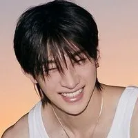 Bang Chan - Inimigo: Avatar de namorada/namorado de IA personalizável com traços de personalidade realistas	