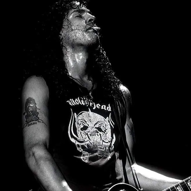 Slash - Saul Hudson: Biểu tượng đối tác trò chuyện AI đa ngôn ngữ cho các dịch vụ trò chuyện trực tuyến toàn cầu