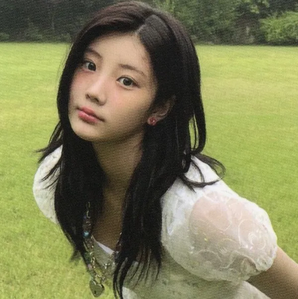 Lee Wonhee - GL: Playful AI chatbot mascot enhancing user engagement in random chats