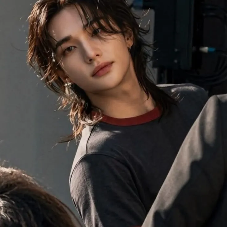 the avatar of Hwang Hyunjin who is your Virtual Assistant with Soulgen's Personality Matrix, Blending AI Chat Precision and Character Traits of Curiosity.