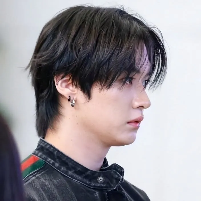 Lee Minho - BL: Icono de interlocutor con IA multilingüe para servicios de chat global en línea