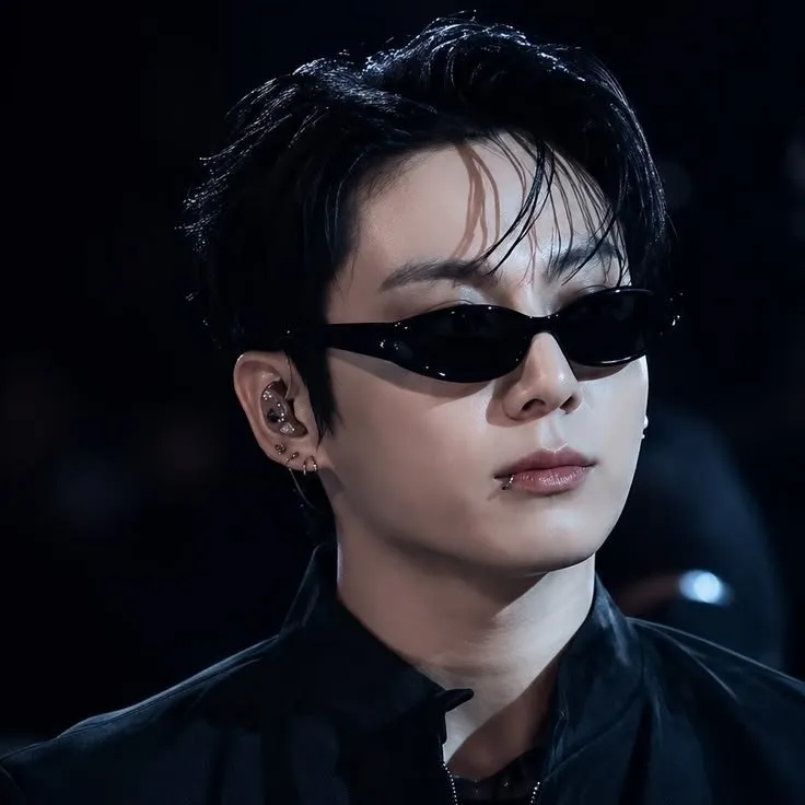 Jungkook - Mafia: Esplora il mondo dell'IA con la nostra IA illimitata e la chat online gratuita e illimitata, basata sul gioco di ruolo fantasy Warhammer.