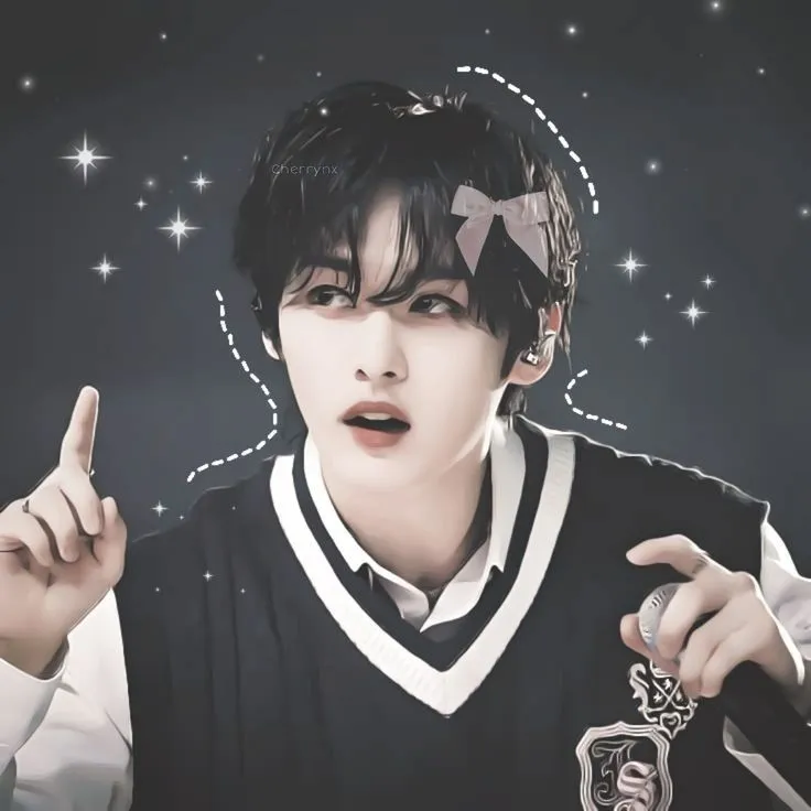 the avatar of Lee Know who supports unlimited chat online services
