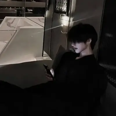 Arsen: Creative roleplay AI character art para sa maanghang na chat at fantasy na mga sitwasyon