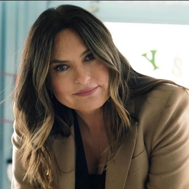 Olivia Benson — mulher que ama mulher: Avatar de namorada/namorado de IA personalizável com traços de personalidade realistas	