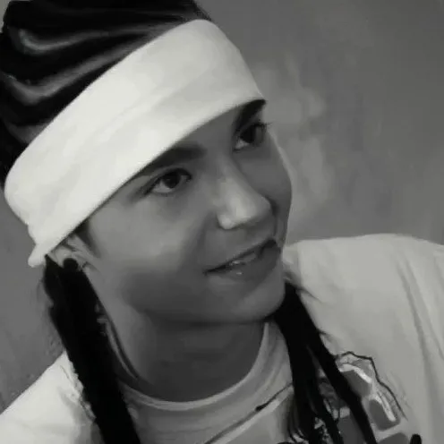 Tom kaulitz: Interactive AI chatbot mascot for random chat and community-driven roleplay