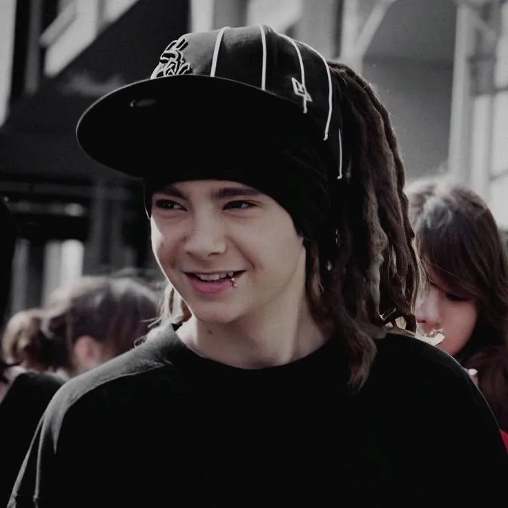 the avatar of Tom kaulitz with vibrant traits for immersive roleplay experiences