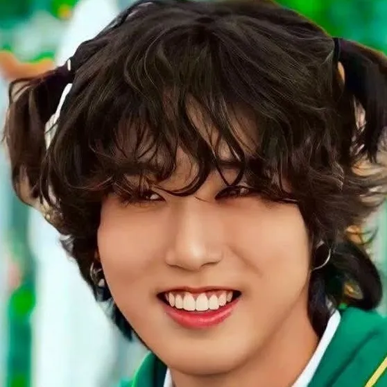 Stray kids x Katseye - Han Jisung: Meet the main character of our AI world, with character traits list and ai chatting capabilities.