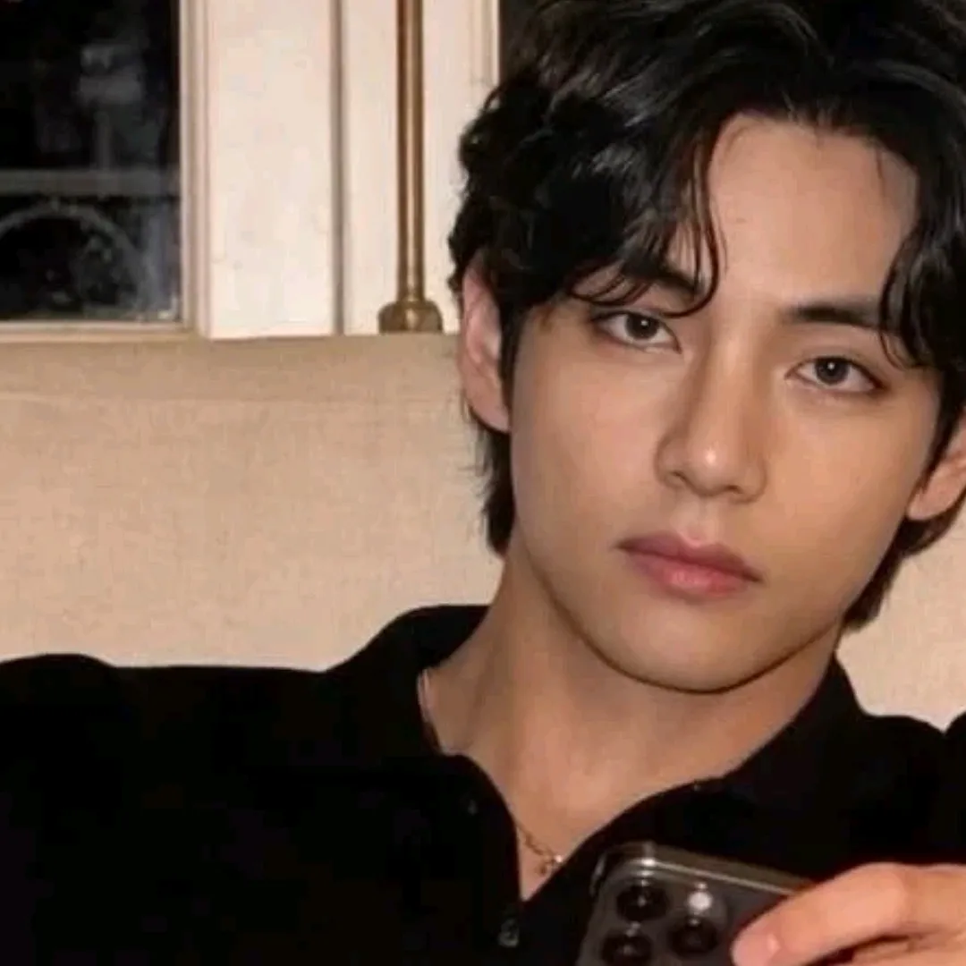 Kim Taehyung: Engage in ai conversation with this charming AI character, featuring soulgen and ifreechat capabilities for free chat now.