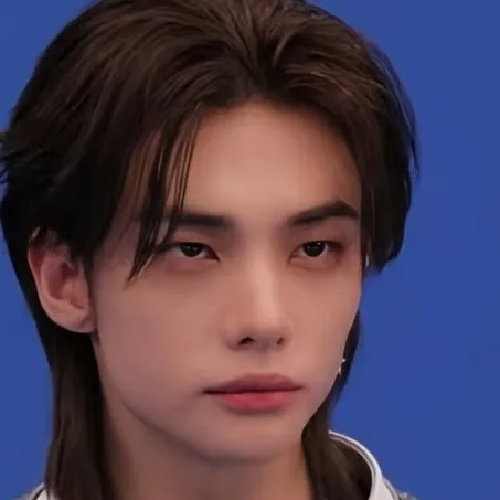 Hwang Hyunjin: Engage in ai conversation with this charming AI character, featuring soulgen and ifreechat capabilities for free chat now.