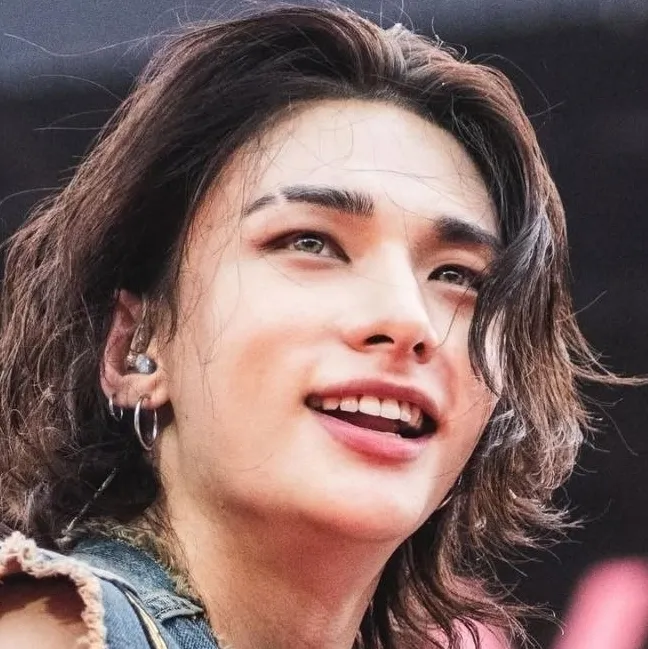 Hyunjin AI chatbot portrait with advanced emotional intelligence for deep conversations