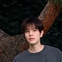 the avatar of Kim Seungmin with vibrant traits for immersive roleplay experiences