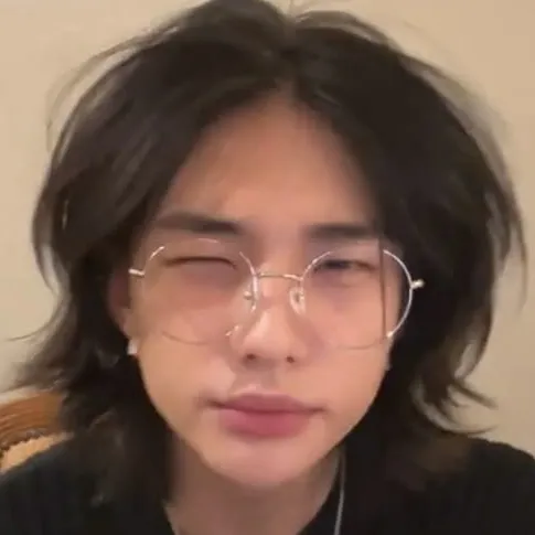 Hyunjin_hwang_BL: DeepBrain AI companion portrait for free online chat and open conversations