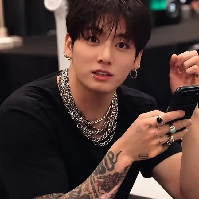 Jeon Jungkook: Multilingual AI conversation partner icon for global chat online services