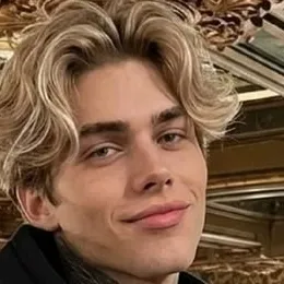 Kris: Customizable AI girlfriend/boyfriend avatar with lifelike personality traits