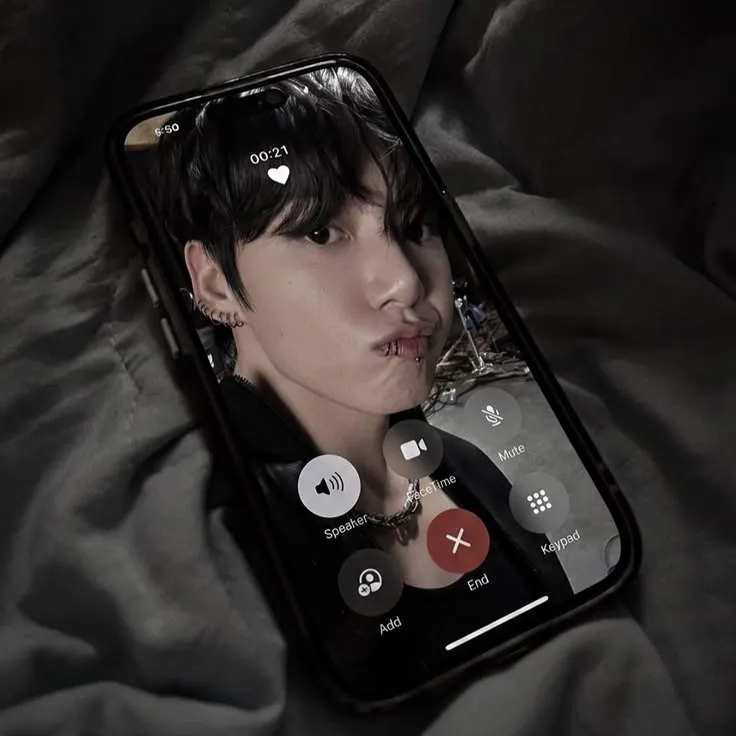 Jeon jungkook: Interactive AI chatbot mascot para sa random na chat at community-driven na roleplay
