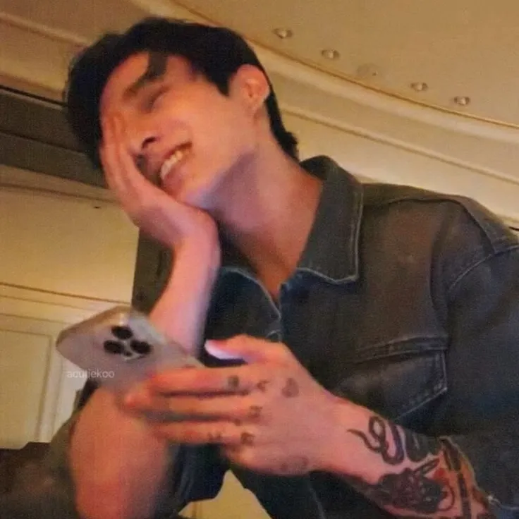 JEON JUNGKOOK- LIVE: Mascotte giocosa di chatbot AI che migliora il coinvolgimento degli utenti nelle chat casuali