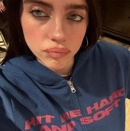 AI character Billie Eilish's avatar for roleplay and 1v1 chat services