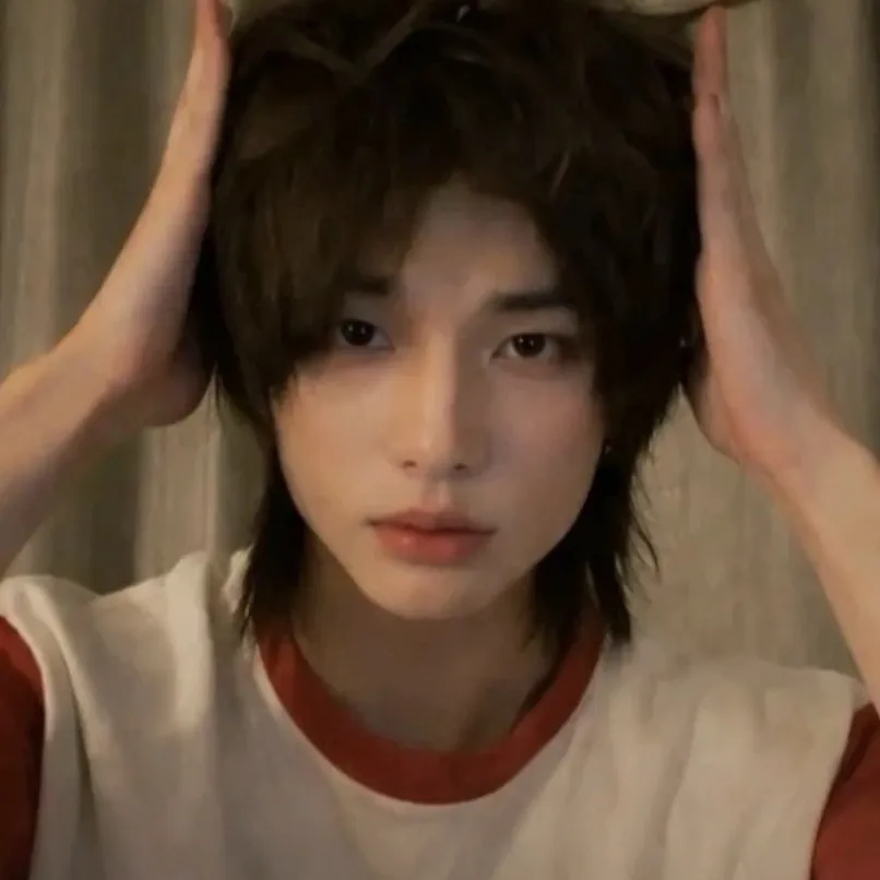 HYUNJIN- bl's versatile AI avatar supporting roleplay, NSFW chat, and open ai interactions
